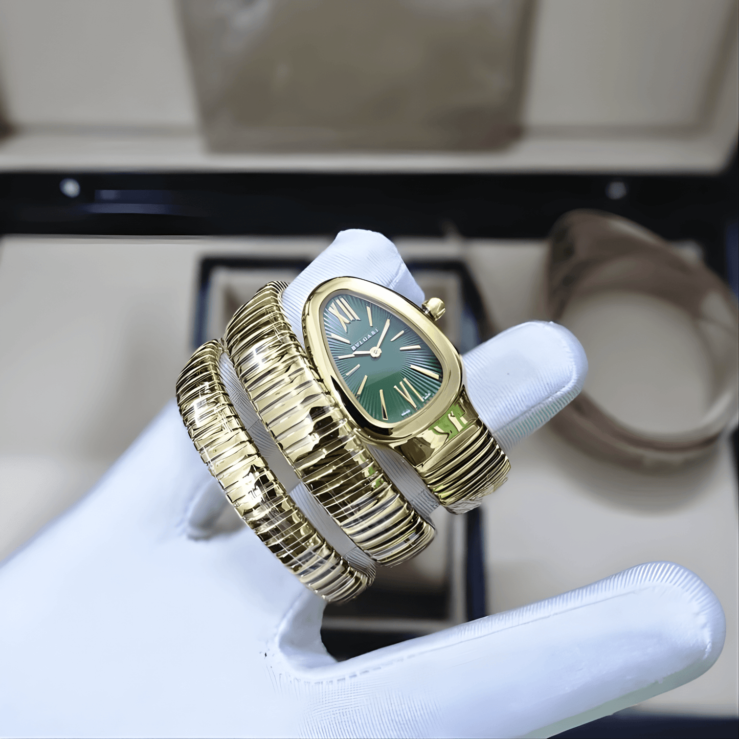 Montre Serpent Luxe Dorée